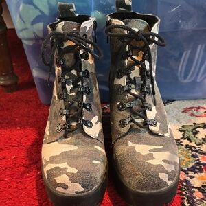 Camouflage Lace-Up Women's Boots